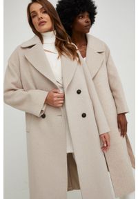 Answear Lab płaszcz wełniany kolor beżowy przejściowy oversize. Kolor: beżowy. Materiał: wełna. Styl: wakacyjny #1