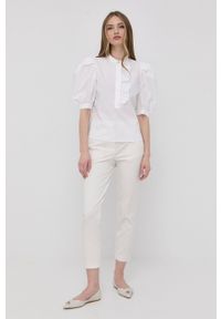 Custommade bluzka bawełniana Dolores damska kolor biały gładka. Okazja: na co dzień. Kolor: biały. Materiał: bawełna. Długość rękawa: krótki rękaw. Długość: krótkie. Wzór: gładki. Styl: casual #2
