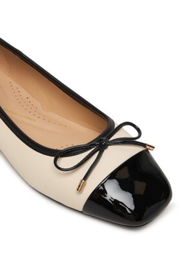 Clarks Półbuty Ubree15 Poppy 26186333 Écru. Kolor: kremowy. Materiał: skóra