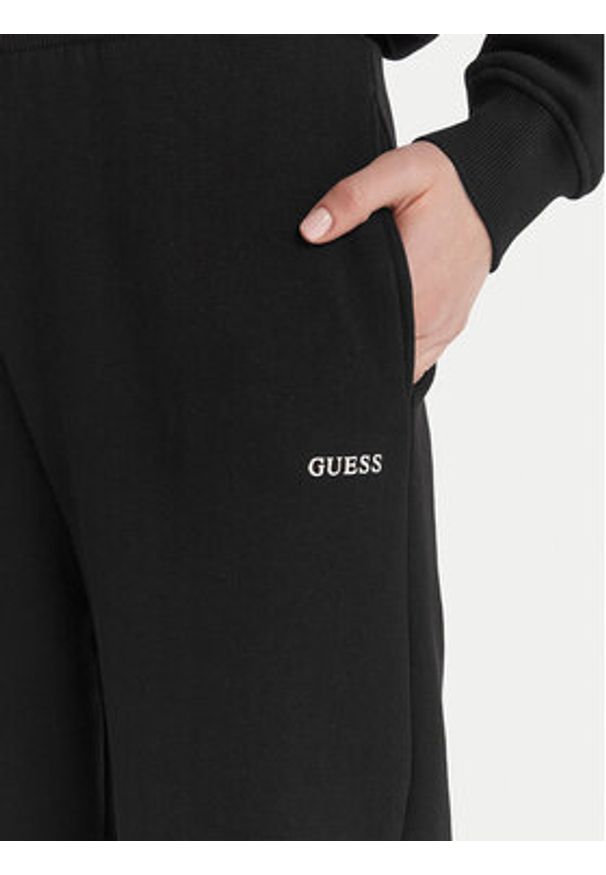 Guess Spodnie dresowe V6RB15 K9V31 Czarny Regular Fit. Kolor: czarny. Materiał: bawełna