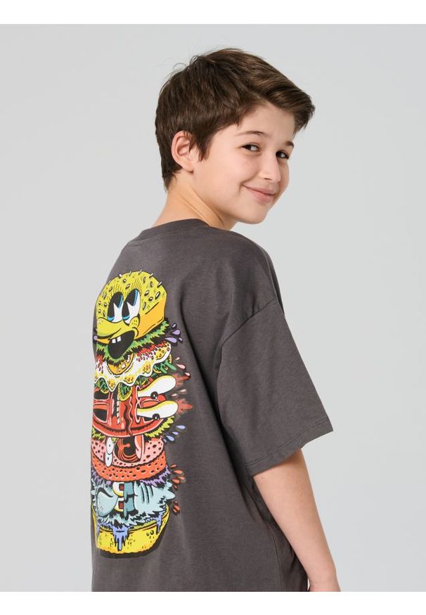 Sinsay - Bawełniana koszulka oversize z nadrukiem SpongeBob SquarePants - szary. Kolor: szary. Materiał: bawełna. Wzór: nadruk