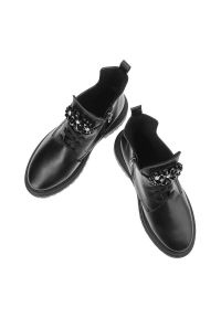 Czarne Botki Armodo Wygodne Buty Damskie. Okazja: na co dzień. Zapięcie: klamry. Kolor: czarny. Materiał: skóra. Obcas: na obcasie. Styl: klasyczny, casual, elegancki. Wysokość obcasa: niski #7