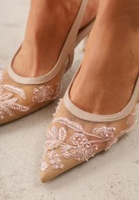 Renee - Beżowe Czółenka Slingback z Siateczki VICES na Kaczuszce z Haftem i Koralikami Vilin. Okazja: na wesele, na imprezę, na ślub cywilny. Zapięcie: pasek. Kolor: beżowy. Wzór: haft. Obcas: na szpilce. Styl: klasyczny, elegancki #6