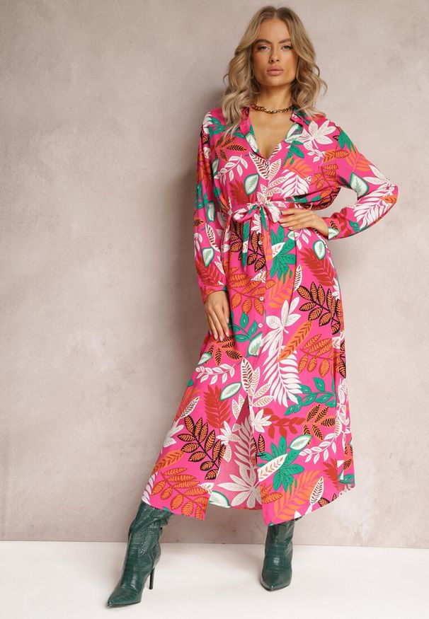 Renee - Fuksjowa Sukienka Maxi z Wiskozy w Kwiatowy Print o Koszulowym Fasonie z Paskiem Carolles. Kolor: różowy. Materiał: wiskoza. Wzór: kwiaty, nadruk. Typ sukienki: koszulowe. Długość: maxi