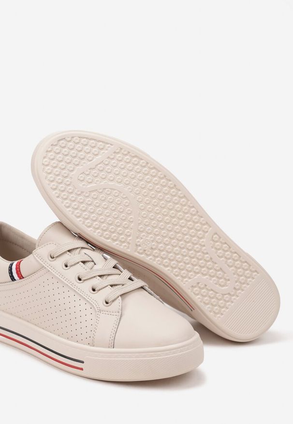 Renee - Beżowe Skórzane Sneakersy na Płaskiej Podeszwie ze Skórzaną Wkładką i Perforacją Galiwa. Okazja: na co dzień. Kolor: beżowy. Materiał: skóra. Obcas: na płaskiej podeszwie