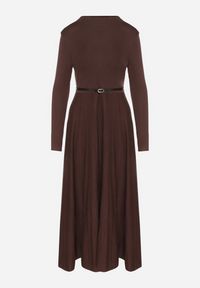 Born2be - Brązowa Rozkloszowana Sukienka z Dzianiny z Wiskozą z Długim Rękawem i Paskiem Tusmina. Okazja: na co dzień. Kolor: brązowy. Materiał: wiskoza, dzianina. Długość rękawa: długi rękaw. Styl: klasyczny, casual, elegancki #7