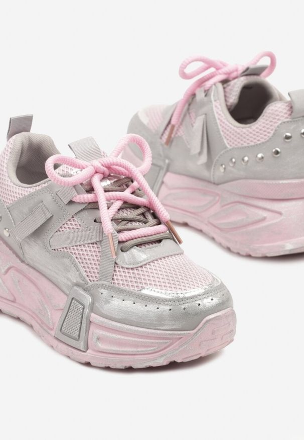 Renee - Różowo-Szare Sneakersy na Platformie z Ozdobnym Tłoczeniem Lurine. Okazja: na co dzień. Zapięcie: sznurówki. Kolor: różowy. Materiał: jeans. Obcas: na platformie