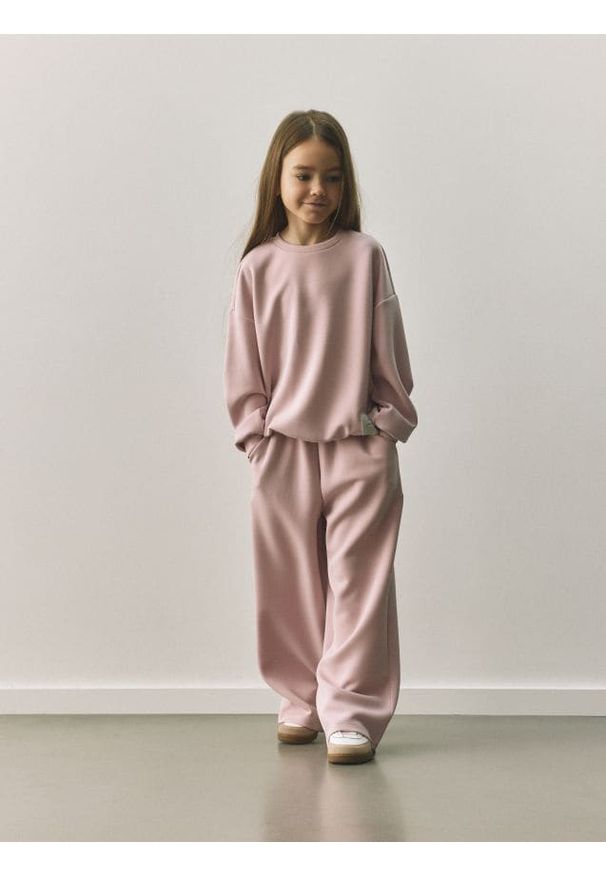 Reserved - Spodnie dresowe z modalem - brudny róż. Kolor: różowy. Materiał: dresówka