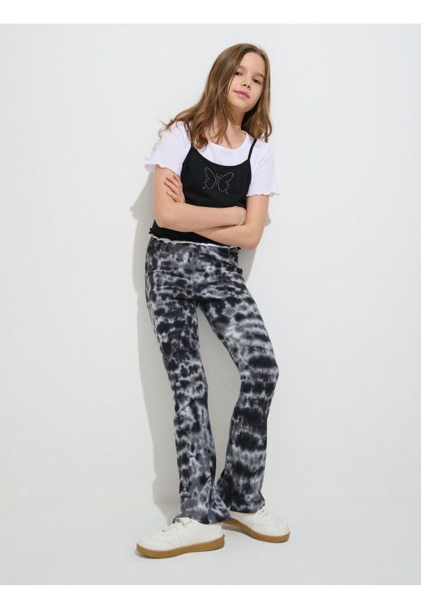 Sinsay - Legginsy flare ze wzorem tie dye - czarny. Kolor: czarny