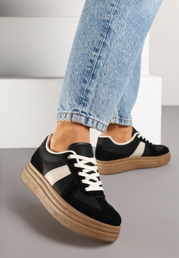 Renee - Czarne Sneakersy w Stylu Kultowych Tenisówek na Grubej Podeszwie Nanniris. Okazja: na co dzień. Zapięcie: sznurówki. Kolor: czarny. Materiał: jeans