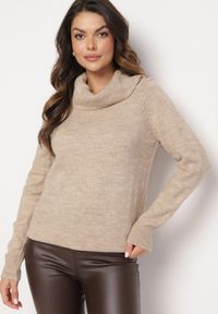 Born2be - Beżowy Sweter z Wywiniętym Dekoltem Parira. Kolor: beżowy. Długość rękawa: długi rękaw. Długość: długie. Wzór: aplikacja, bez wzorów. Styl: elegancki #7