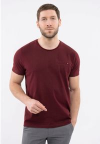 Volcano - Bawełniany t-shirt T-COOL. Kolekcja: plus size. Kolor: czerwony. Materiał: bawełna. Długość rękawa: krótki rękaw. Długość: krótkie. Styl: klasyczny
