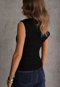Renee - Czarna Asymetryczna Bluzka z Koronki na Jedno Ramię Olitheilise. Okazja: na co dzień, na imprezę. Kolor: czarny. Materiał: koronka. Wzór: koronka. Styl: casual #5