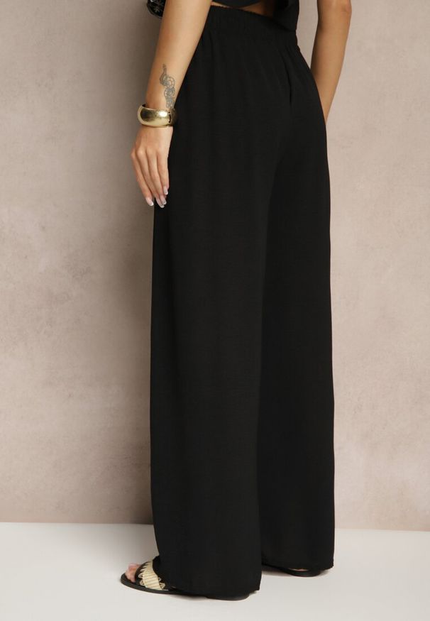 Renee - Czarne Spodnie z Bawełną o Szerokim Kroju High Waist Ozdobione Guzikami Morritia. Okazja: na co dzień. Stan: podwyższony. Kolor: czarny. Materiał: bawełna. Wzór: aplikacja. Styl: casual, elegancki