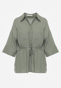 Born2be - Zielona Koszula z Bawełną i Lnem Ozdobiona Wycięciami i Ściągana w Pasie Harwinds. Okazja: do pracy, na co dzień. Kolor: zielony. Materiał: bawełna, len. Wzór: aplikacja. Styl: klasyczny, casual #4