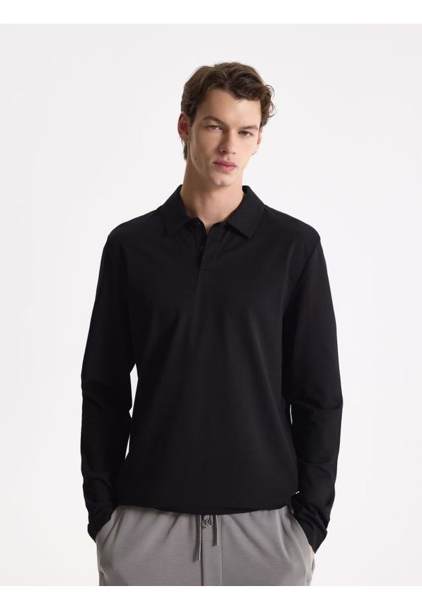 Reserved - Koszulka polo z bawełną merceryzowaną - czarny. Typ kołnierza: polo. Kolor: czarny. Materiał: bawełna