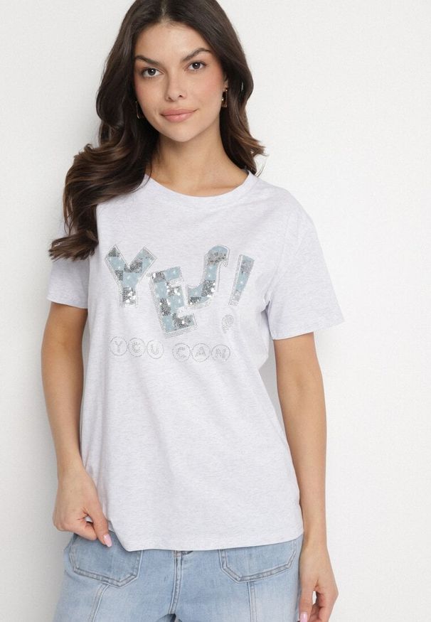 Born2be - Jasnoszary T-shirt z Bawełny Ozdobiony Cekinami i Cyrkoniami Camiren. Okazja: na co dzień. Kolor: szary. Materiał: bawełna. Wzór: aplikacja. Styl: elegancki, casual