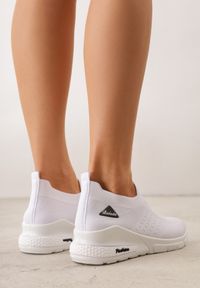 Renee - Białe Buty Sportowe Amathane. Wysokość cholewki: przed kostkę. Zapięcie: bez zapięcia. Kolor: biały. Materiał: materiał. Szerokość cholewki: normalna. Wzór: aplikacja. Obcas: na koturnie #8