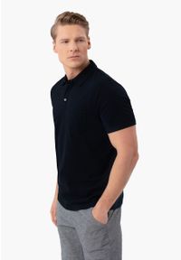 Volcano - Koszulka polo O-CHILI. Typ kołnierza: polo. Kolekcja: plus size. Materiał: dzianina, tkanina, materiał, prążkowany, bawełna, skóra. Długość rękawa: krótki rękaw. Długość: krótkie. Wzór: melanż. Styl: klasyczny #1