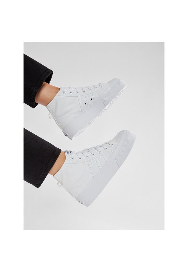 Adidas - Sneakersy adidas. Kolor: biały. Obcas: na platformie