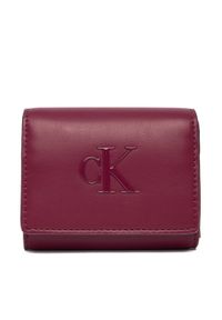 Calvin Klein Portfel Bold Ck Medium Bifold LV04F1047G Bordowy. Kolor: czerwony. Materiał: skóra #1