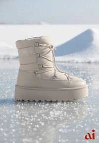 Renee - Beżowe Śniegowce na Platformie z Ozdobnym Wiązaniem Zingie. Nosek buta: okrągły. Zapięcie: sznurówki. Kolor: beżowy. Materiał: wełna, jeans. Sezon: zima. Obcas: na platformie. Styl: elegancki #1