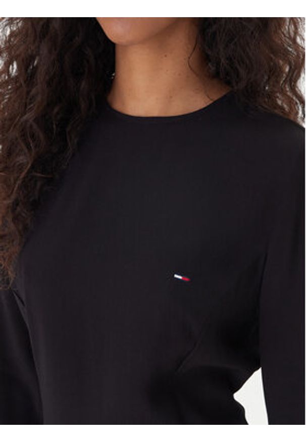 Tommy Jeans Sukienka codzienna DW0DW21916 Czarny Regular Fit. Okazja: na co dzień. Kolor: czarny. Materiał: wiskoza. Typ sukienki: proste. Styl: casual