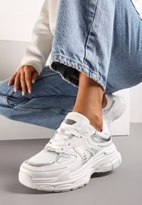 Born2be - Białe Sneakersy z Modnymi Wstawkami i Tłoczoną Podeszwą Tayris. Kolor: biały #3