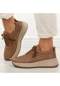 Brązowe skórzane sneakersy damskie M.Daszyński Ol39-4. Okazja: na co dzień. Nosek buta: okrągły. Zapięcie: sznurówki. Kolor: brązowy. Materiał: skóra. Szerokość cholewki: normalna. Sezon: wiosna, jesień, lato. Styl: casual, elegancki, sportowy, klasyczny #1