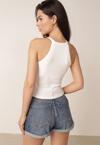 Born2be - Biały Elastyczny Top Casual z Prążkowanego Materiału z Bawełną Hekiti. Okazja: na co dzień. Kolor: biały. Materiał: materiał, bawełna, prążkowany. Długość: długie. Styl: casual #5