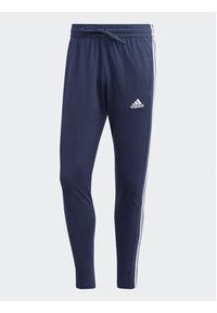 Adidas - adidas Spodnie dresowe Essentials IC0045 Granatowy Regular Fit. Kolor: niebieski. Materiał: bawełna #5