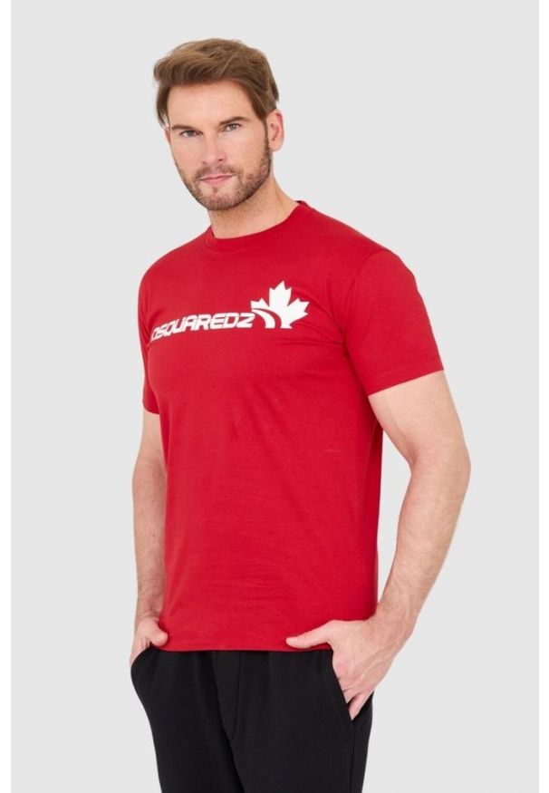 DSQUARED2 Czerwony bawełniany t-shirt z dużym logo. Kolor: czerwony. Materiał: bawełna