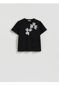 Reserved - T-shirt z kwiatową aplikacją - czarny. Kolor: czarny. Materiał: bawełna. Wzór: aplikacja, kwiaty