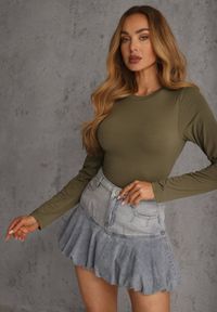 Renee - Ciemnozielona Dopasowana Bluzka Typu Longsleeve z Bawełną Moanti. Okazja: na co dzień. Kolor: beżowy. Materiał: bawełna. Długość rękawa: długi rękaw. Wzór: kropki. Styl: casual #7