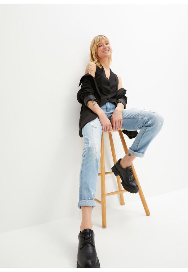 bonprix - Dżinsy Straight mid waist, z nadrukiem. Kolor: niebieski. Wzór: nadruk