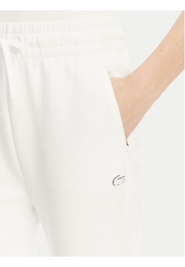 Lacoste Spodnie dresowe XF0343 Biały Regular Fit. Kolor: biały. Materiał: bawełna