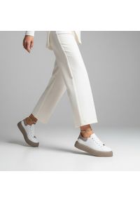 Białe Sneakersy Filippo Sportowe Buty Damskie. Okazja: na co dzień. Kolor: biały. Materiał: skóra, jeans, guma. Szerokość cholewki: normalna. Wzór: ażurowy. Obcas: na platformie. Styl: sportowy #1