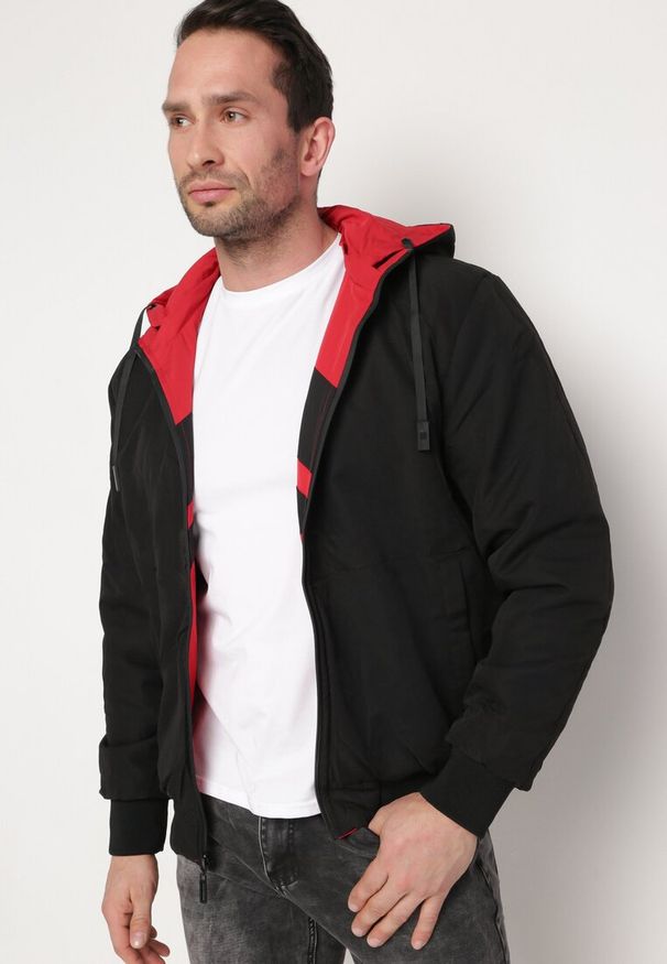 Born2be - Czerwona Kurtka Dwustronna ze Ściągaczami i Odpinanym Kapturem Xerissa. Kolor: czerwony