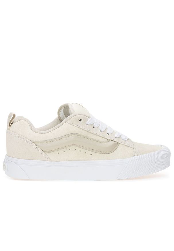 Buty Vans KNU Skool V000D220VW - beżowe. Okazja: na co dzień. Zapięcie: pasek. Kolor: beżowy. Materiał: zamsz, tkanina, guma. Szerokość cholewki: normalna. Model: Vans Old Skool