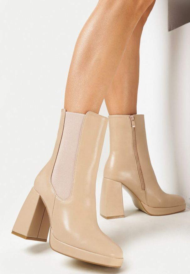 Born2be - Ciemnobeżowe Botki na Słupku z Elastyczną Wstawką Kariila. Kolor: beżowy. Obcas: na słupku