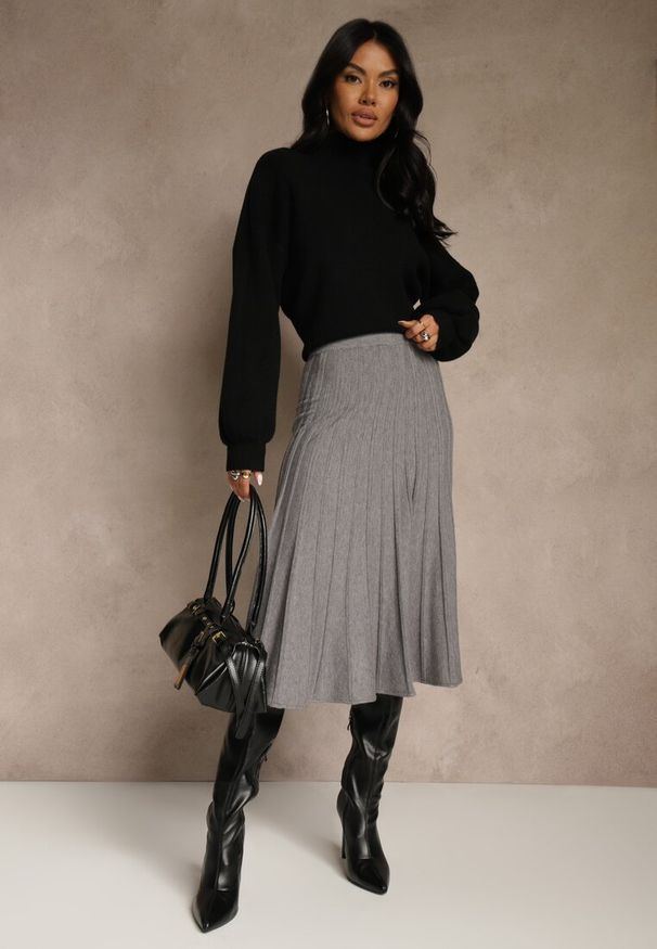 Renee - Szara Dzianinowa Spódnica Plisowana o Rozkloszowanym Kroju Tuswia. Okazja: na co dzień. Stan: podwyższony. Kolor: szary. Materiał: dzianina. Wzór: aplikacja. Styl: klasyczny, casual