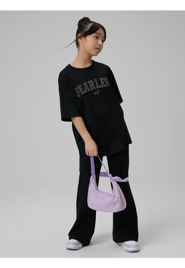 4f - 4F T-shirt loose z nadrukiem dziewczęcy - czarny 146/152 (10-12 lat). Okazja: na co dzień. Kolor: czarny. Materiał: bawełna, dzianina. Wzór: nadruk. Sezon: lato. Styl: casual