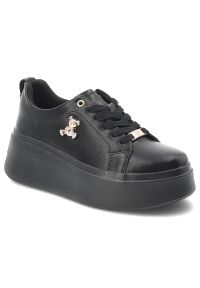 Sneakersy damskie Filippo, wykonane ze skóry naturalnej fason na wysokiej platformie, czarne, DP6246/26 BK. Okazja: na co dzień, na spacer. Zapięcie: sznurówki. Kolor: czarny. Materiał: skóra. Wzór: aplikacja. Obcas: na platformie. Styl: casual, klasyczny, elegancki #1