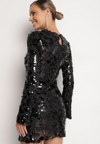 Born2be - Czarna Taliowana Sukienka z Cekinami i Metaliczną Nicią Ventheia. Okazja: na co dzień. Kolor: czarny. Wzór: aplikacja. Typ sukienki: dopasowane. Styl: klasyczny, casual #5