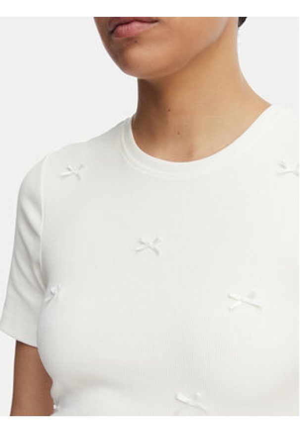 only - ONLY T-Shirt Femke 15369336 Kremowy Slim Fit. Kolor: kremowy. Materiał: bawełna