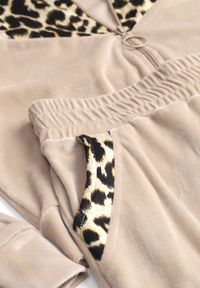 Born2be - Beżowy 2-Częściowy Komplet Dresowy z Animal Print Bluza z Kapturem i Spodnie z Kieszeniami Arieli. Kolor: beżowy. Materiał: dresówka. Wzór: nadruk #3