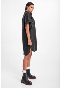 Notes du Nord - Sukienka Emma NOTES DU NORD. Materiał: skóra. Typ sukienki: oversize. Długość: mini #2