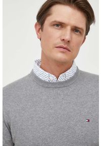 TOMMY HILFIGER - Tommy Hilfiger sweter z domieszką kaszmiru kolor szary lekki. Kolor: szary. Materiał: kaszmir. Styl: klasyczny #3