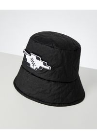 MMC STUDIO - Czarna czapka z naszywką Orbit. Kolor: czarny. Materiał: bawełna, dresówka, guma, jeans, tkanina. Wzór: aplikacja. Styl: sportowy #2