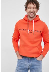 TOMMY HILFIGER - Tommy Hilfiger Bluza męska kolor różowy z kapturem z aplikacją. Okazja: na co dzień. Typ kołnierza: kaptur. Kolor: pomarańczowy. Materiał: bawełna. Wzór: aplikacja. Styl: casual #3